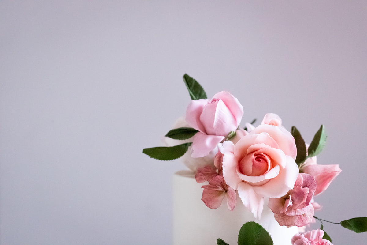 Fresh Flowers or Sugar Flowers on your Wedding Cake – Yume Patisserie