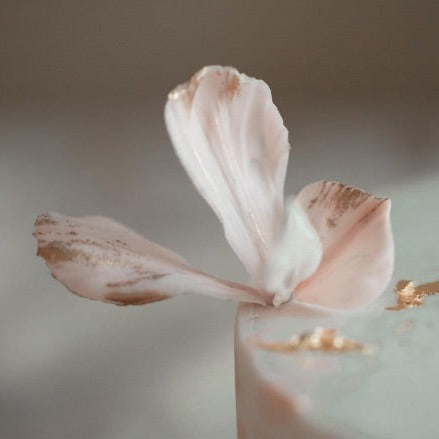 
                  
                    Load image into Gallery viewer, A close up of the edible light pink wafer flower.
                  
                