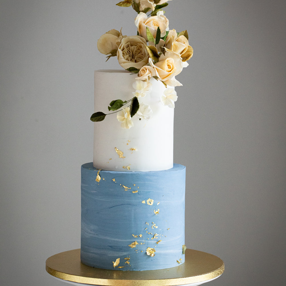 Fresh Flowers, Sugar Flowers and Buttercream Flowers on your Wedding Cake