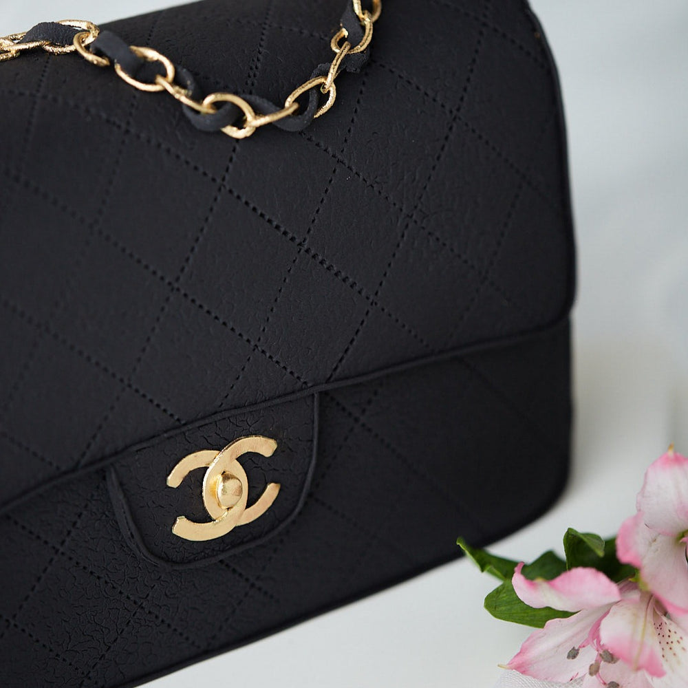 
                  
                    Load image into Gallery viewer, Masterclass: Chanel Bag Cake
                  
                