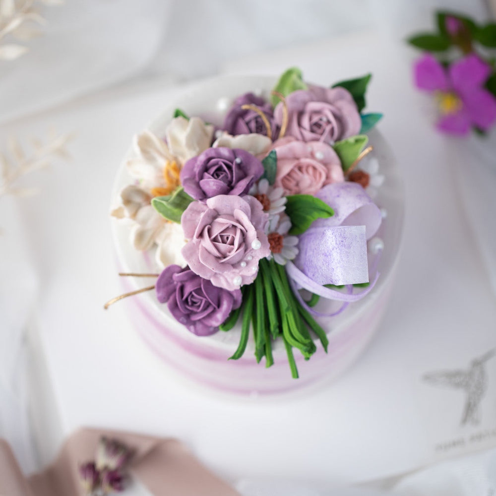 
                  
                    Load image into Gallery viewer, &amp;quot;Florence&amp;quot; Bouquet Buttercream Cake
                  
                