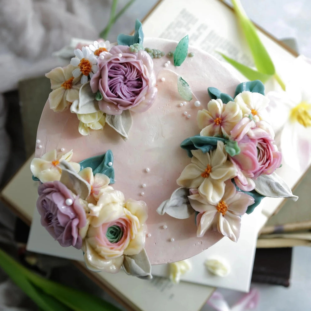 
                  
                    Load image into Gallery viewer, Masterclass: Natural Korean Buttercream Flower Piping (Intermediate)
                  
                