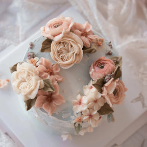 
                  
                    Load image into Gallery viewer, Masterclass: Natural Korean Buttercream Flower Piping (Intermediate)
                  
                