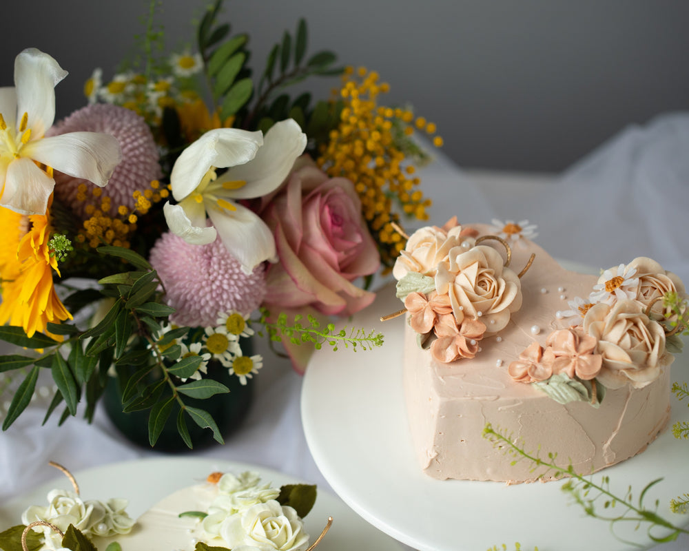 Valentine Day Cake with Fresh Flower Bundle