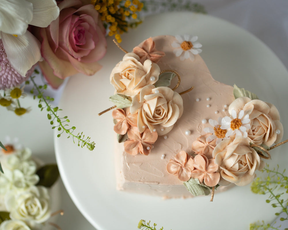 
                  
                    Load image into Gallery viewer, Valentine Day Cake with Fresh Flower Bundle
                  
                