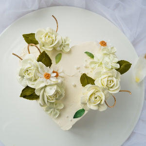 
                  
                    Load image into Gallery viewer, &amp;quot;Effie&amp;quot; Heart shaped Korean Buttercream Flowercake
                  
                