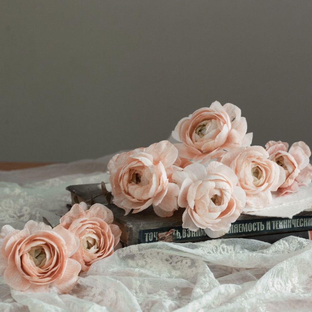 
                  
                    Load image into Gallery viewer, Masterclass: Edible Peony &amp;amp; Ranunculus Wafer Flowers
                  
                