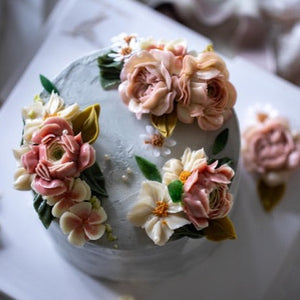 
                  
                    Load image into Gallery viewer, &amp;quot;Janis&amp;quot; Korean Buttercream Flowercake Wreath Style
                  
                