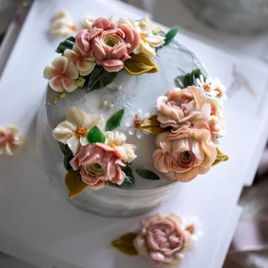 
                  
                    Load image into Gallery viewer, &amp;quot;Janis&amp;quot; Korean Buttercream Flowercake Wreath Style
                  
                