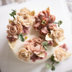 
                  
                    Load image into Gallery viewer, &amp;quot;Evelyn&amp;quot; Korean Buttercream Flowercake Wreath Style
                  
                