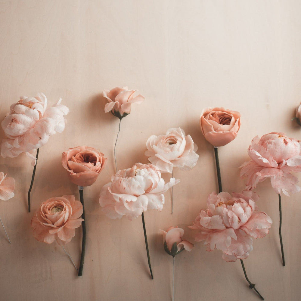 
                  
                    Load image into Gallery viewer, Masterclass: Edible Peony &amp;amp; Ranunculus Wafer Flowers
                  
                